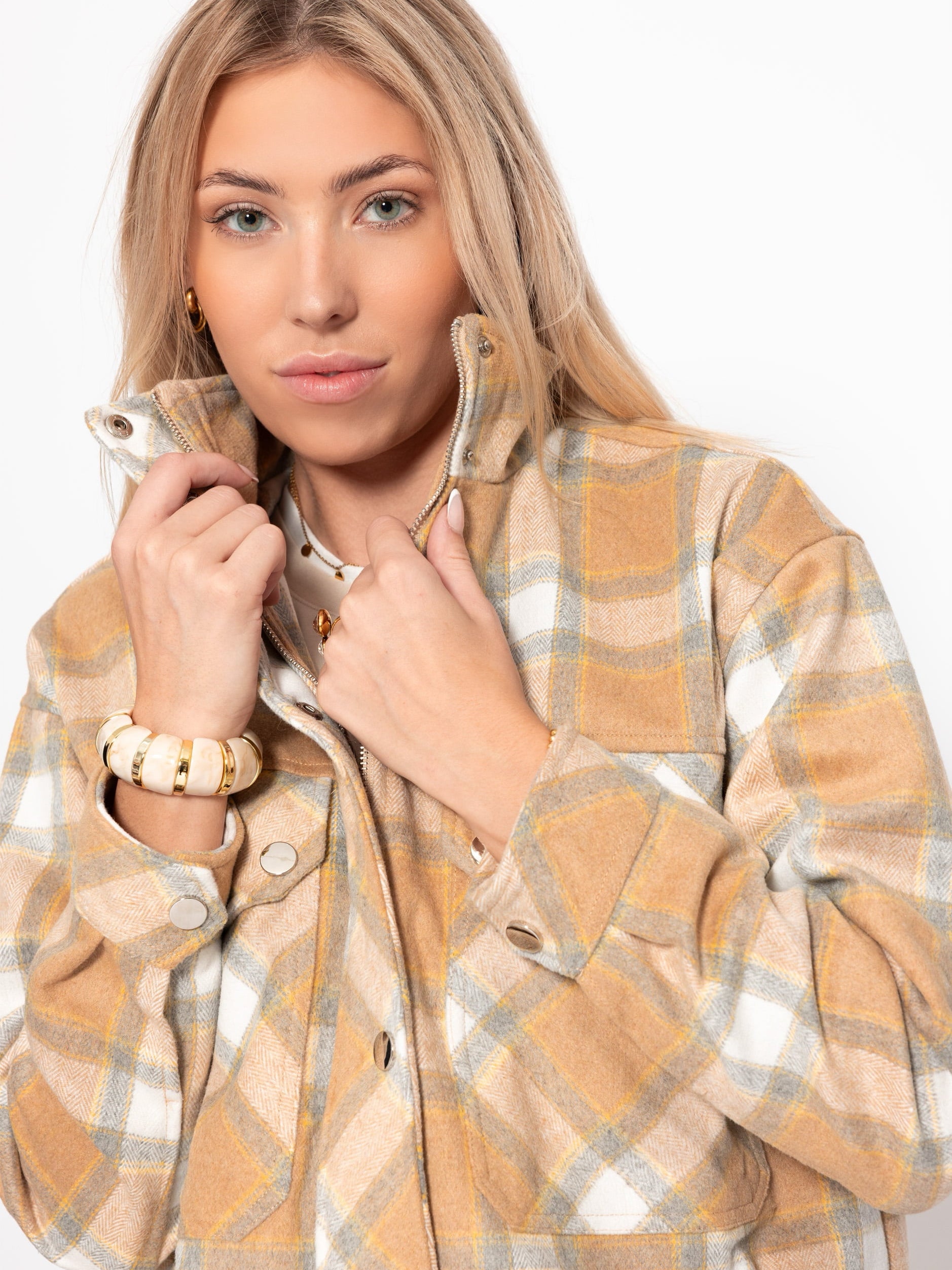 Short oversized jacket with checked pattern - beige
