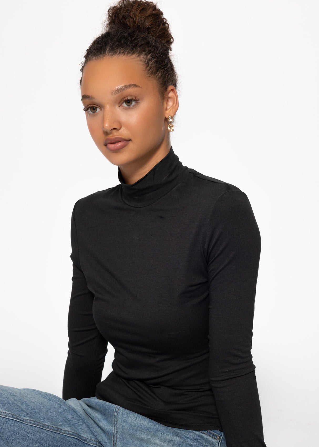 Long-sleeved turtleneck shirt - black