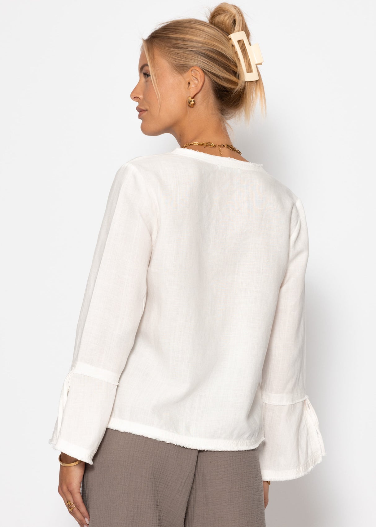 Linen blouse with trumpet sleeves and loop closure - white