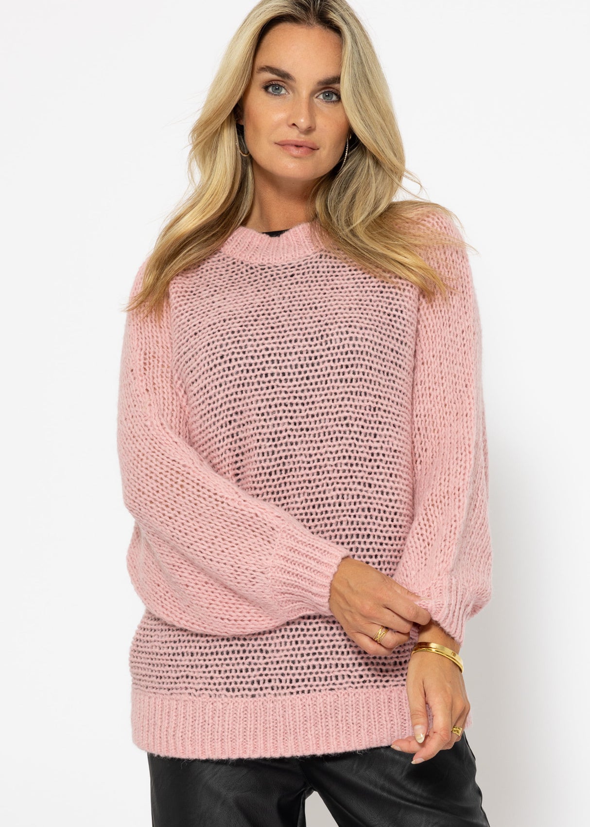 Loose-knitted sweater with batwing sleeves - pink