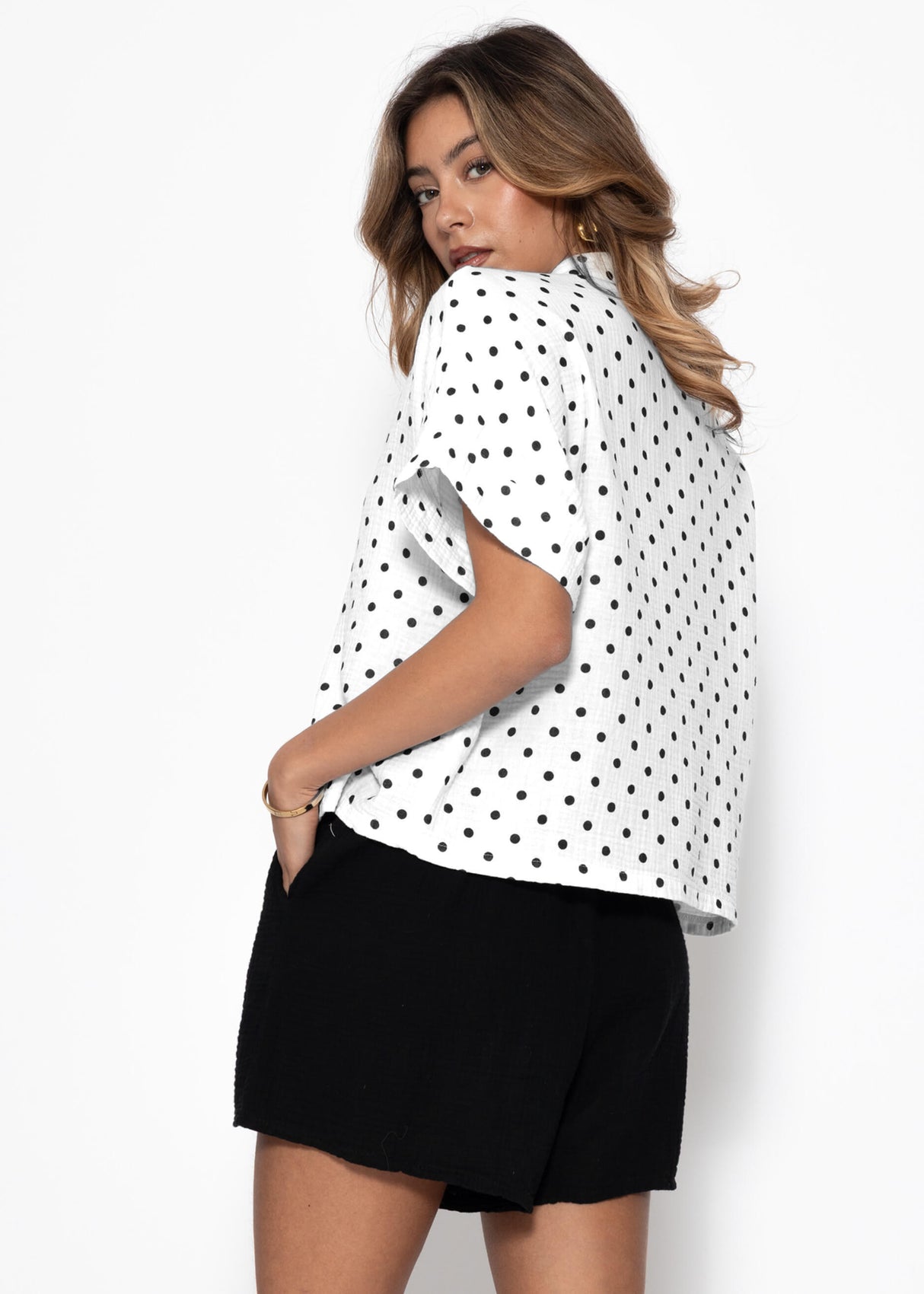 Muslin blouse with attached short sleeves and dots - off-white