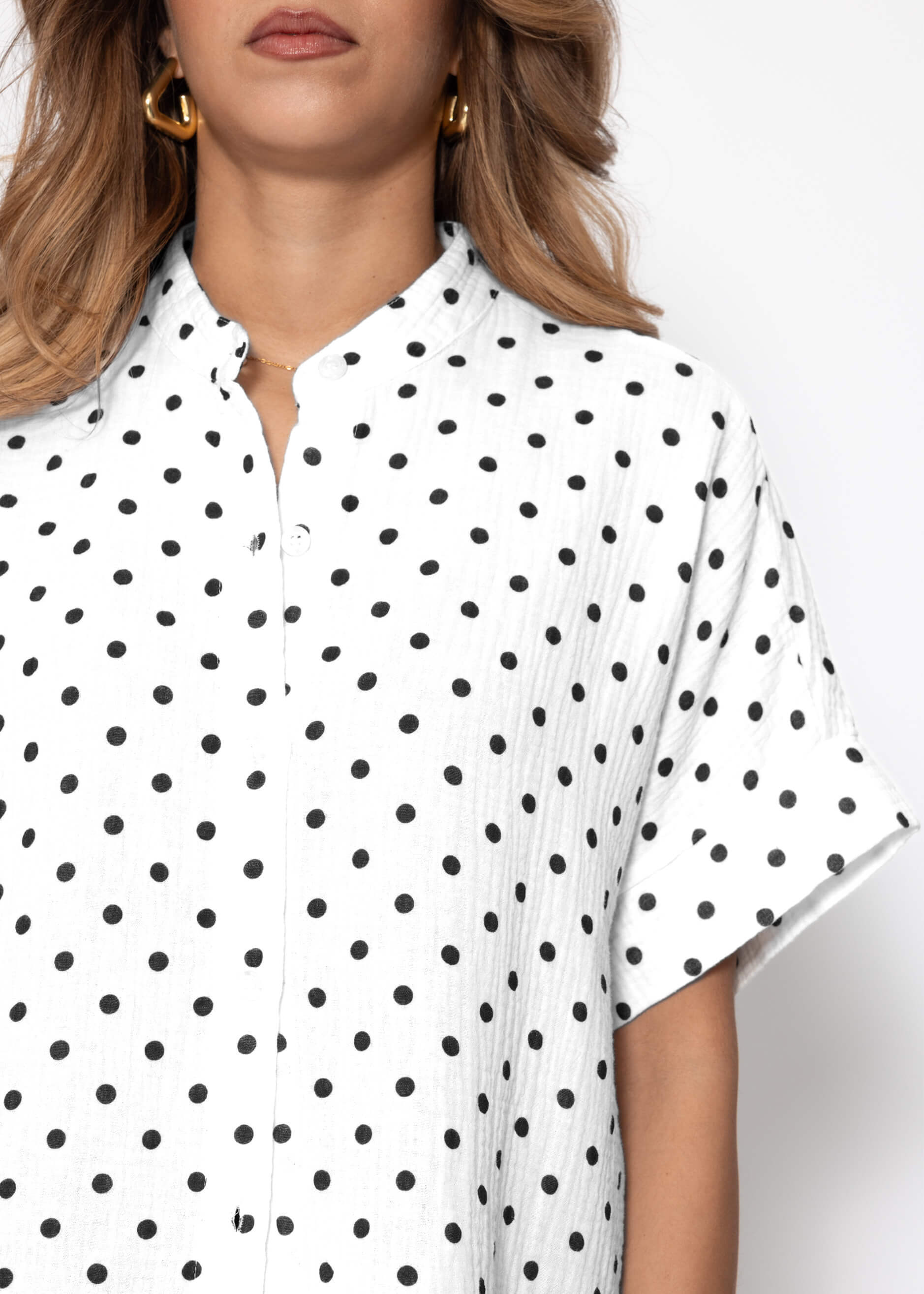 Muslin blouse with attached short sleeves and dots - off-white