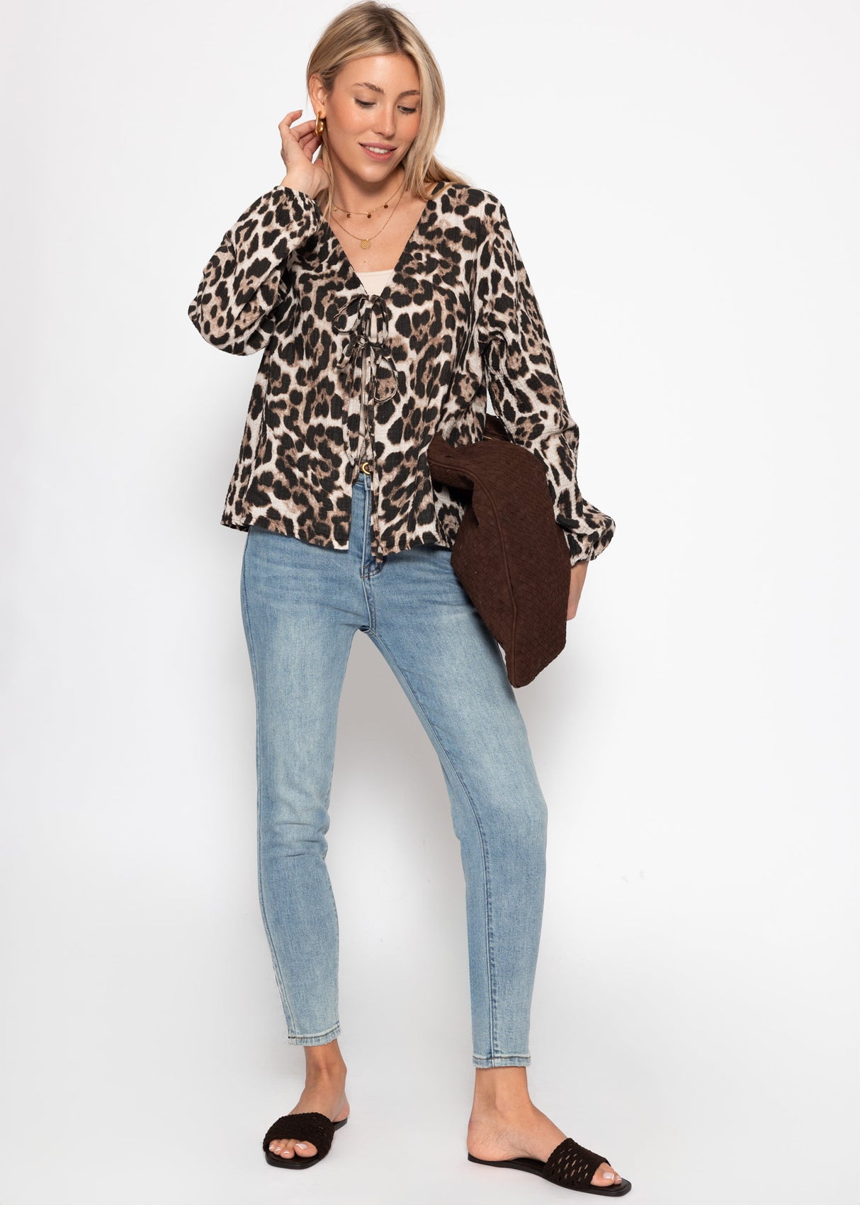 Musselin Blusenjacke mit Bindebänder in Leo-Print - braun