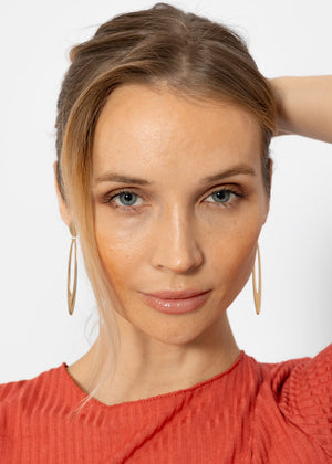 Stud earrings with oval pendant - gold