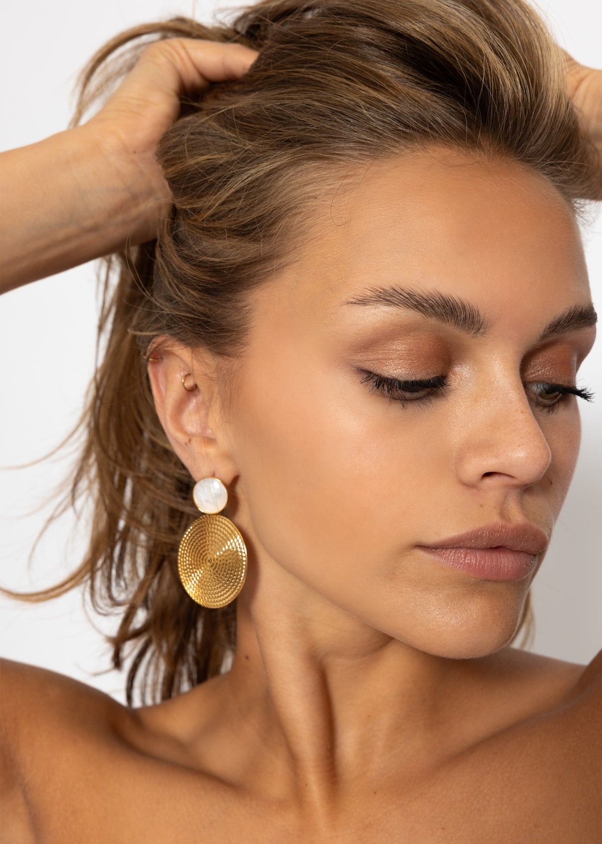 Ear connector with a round trailer - gold