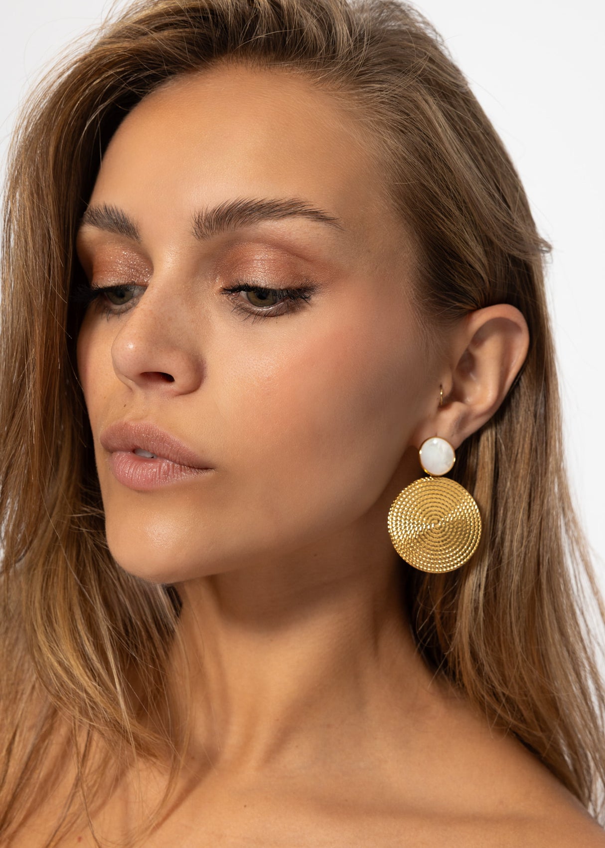 Ear connector with a round trailer - gold