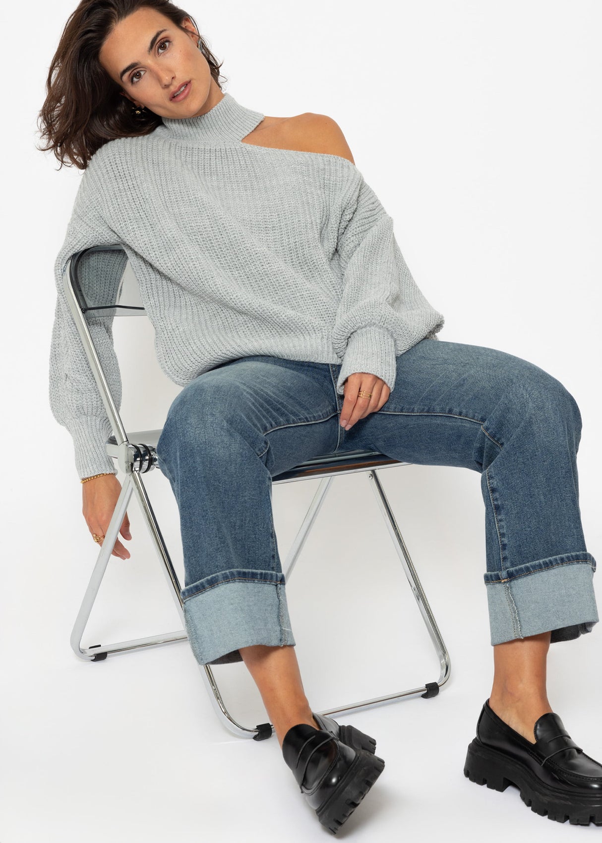 Oversize cut-out sweater - gray