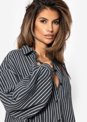 Oversize Musselin Bluse mit hellen Streifen - grau