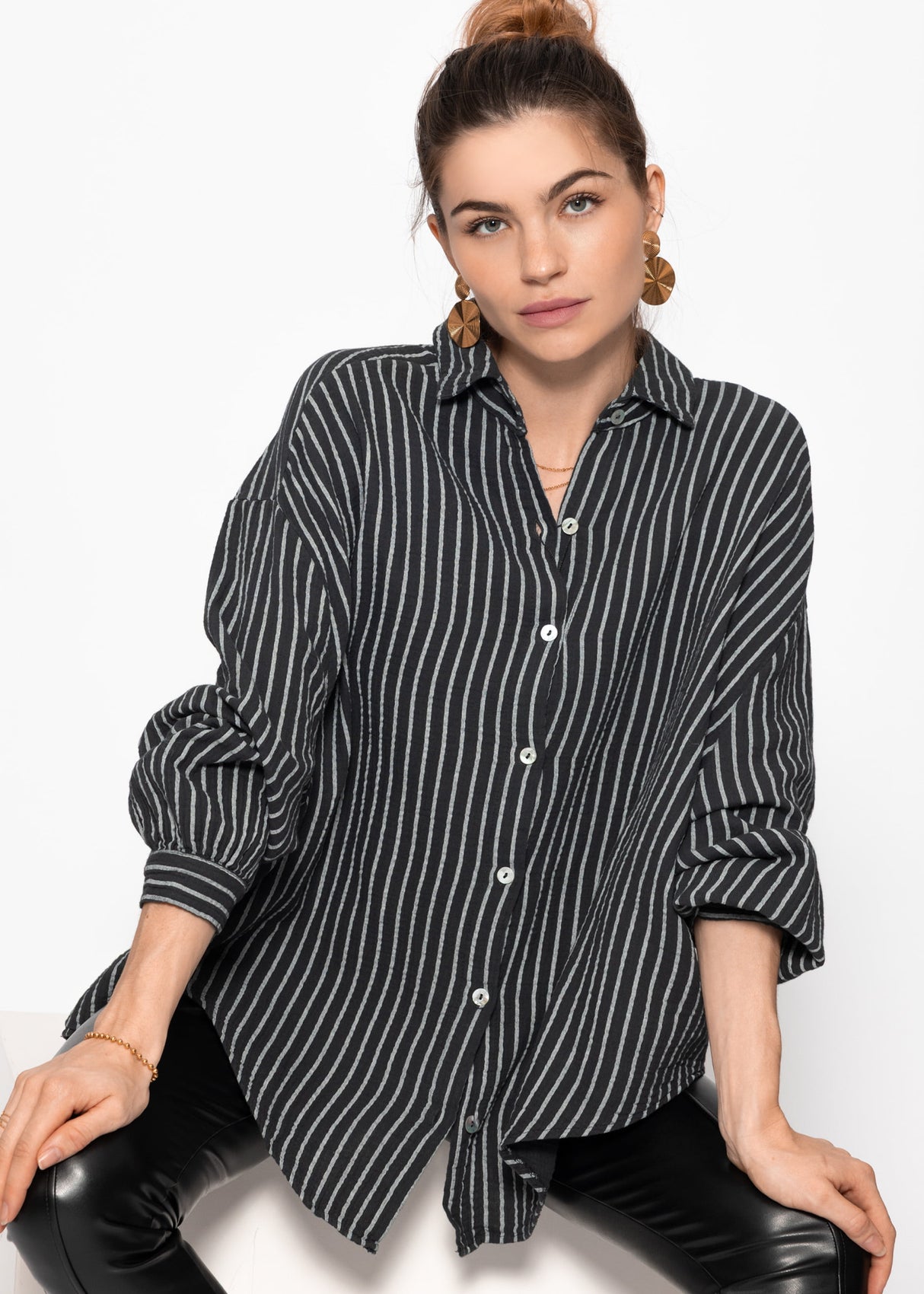 Oversize muslin blouse with light stripes - grey
