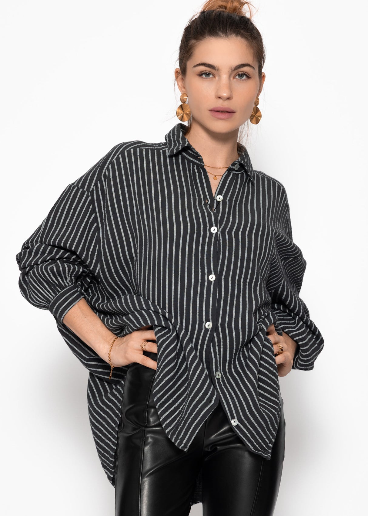 Oversize muslin blouse with light stripes - grey