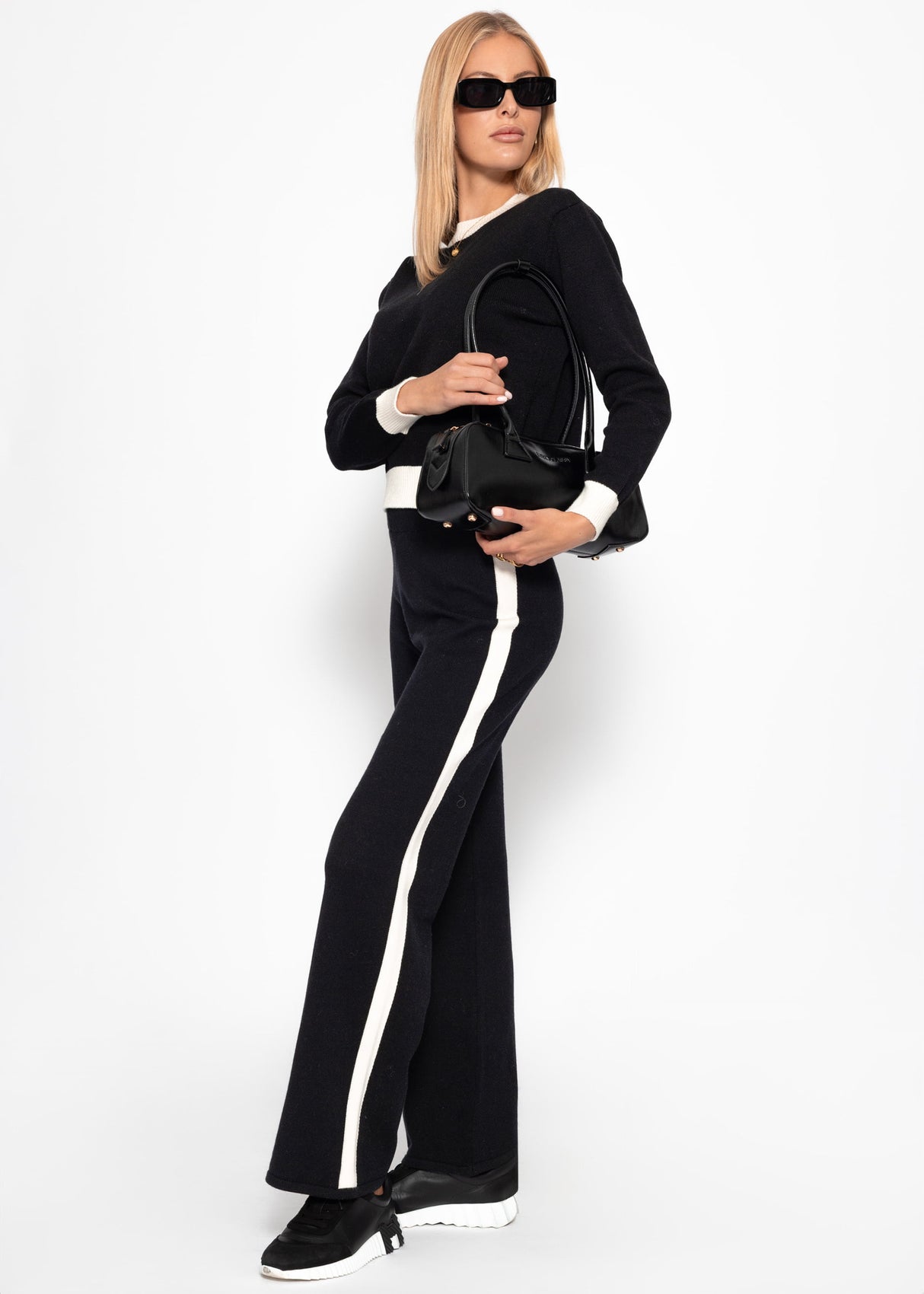 Sweater with off-white cuff details - black