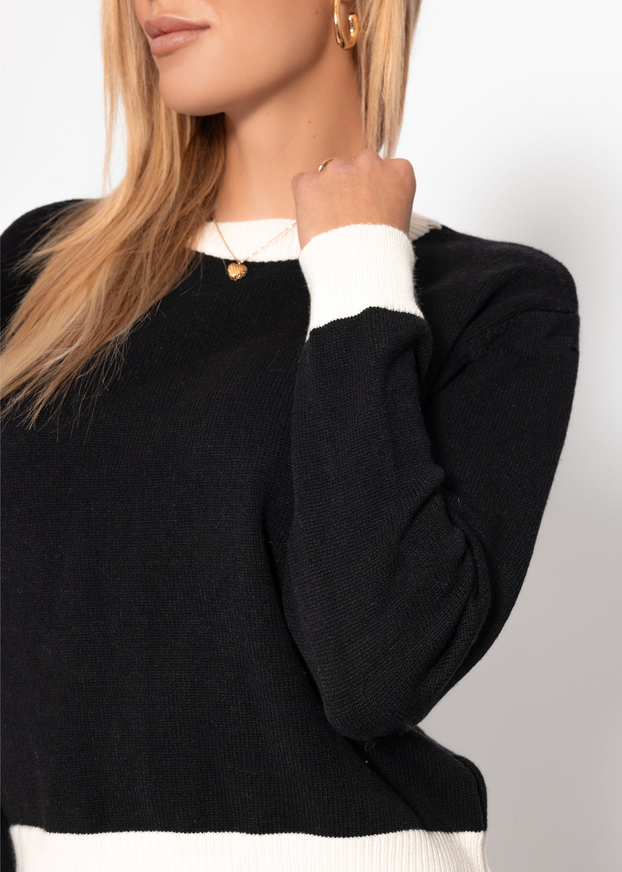 Sweater with off-white cuff details - black