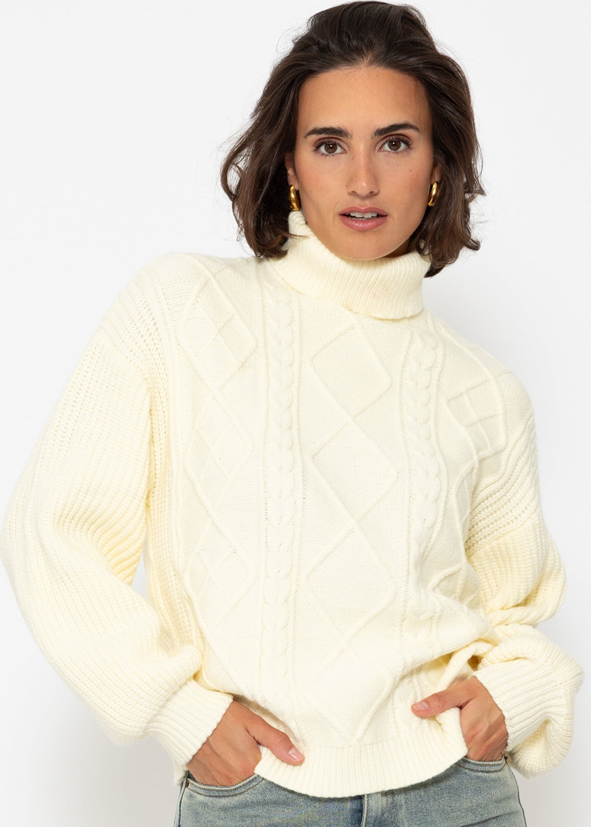 Turtleneck sweater with cable pattern - vanilla yellow