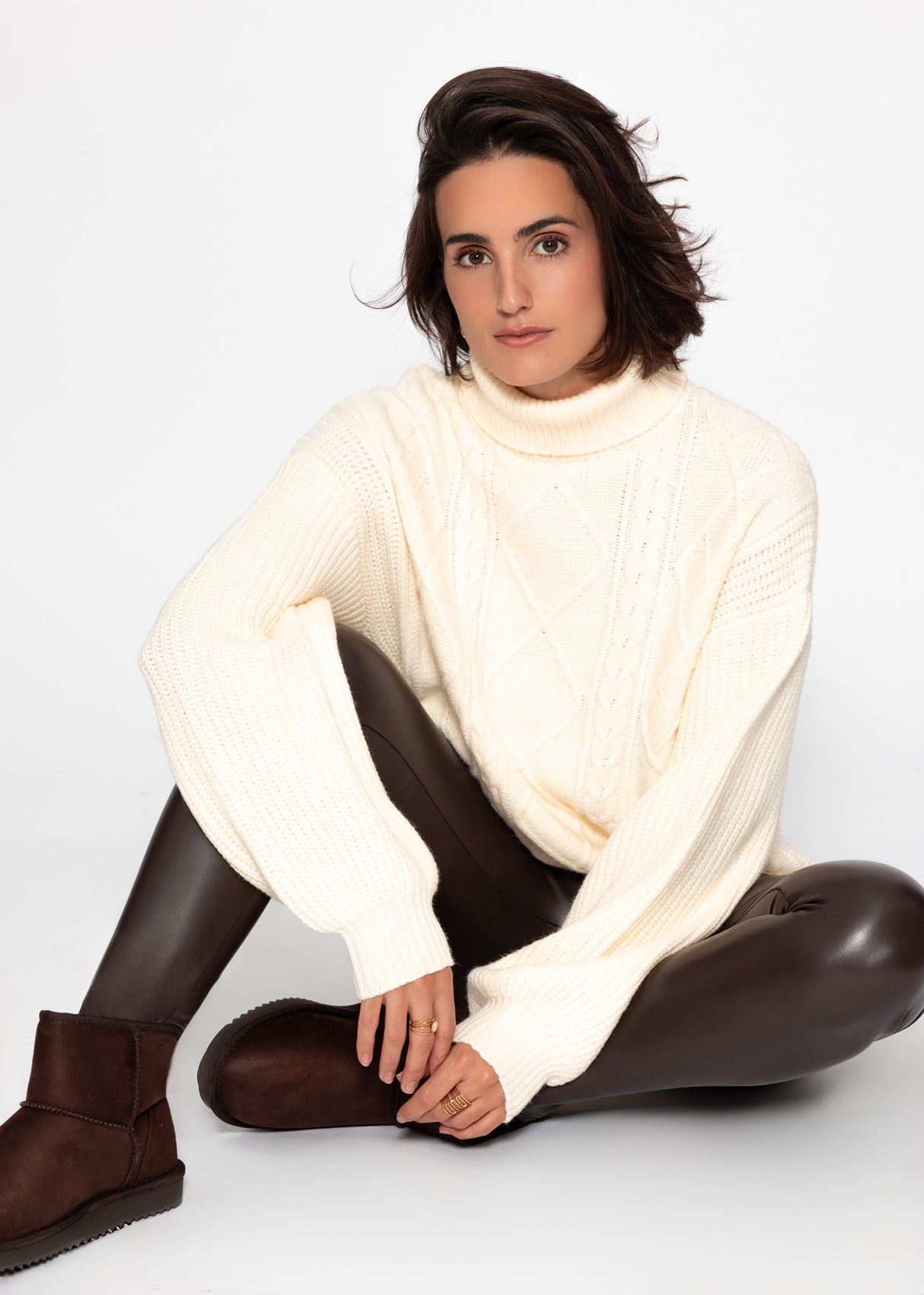 Turtleneck sweater with cable pattern - vanilla yellow