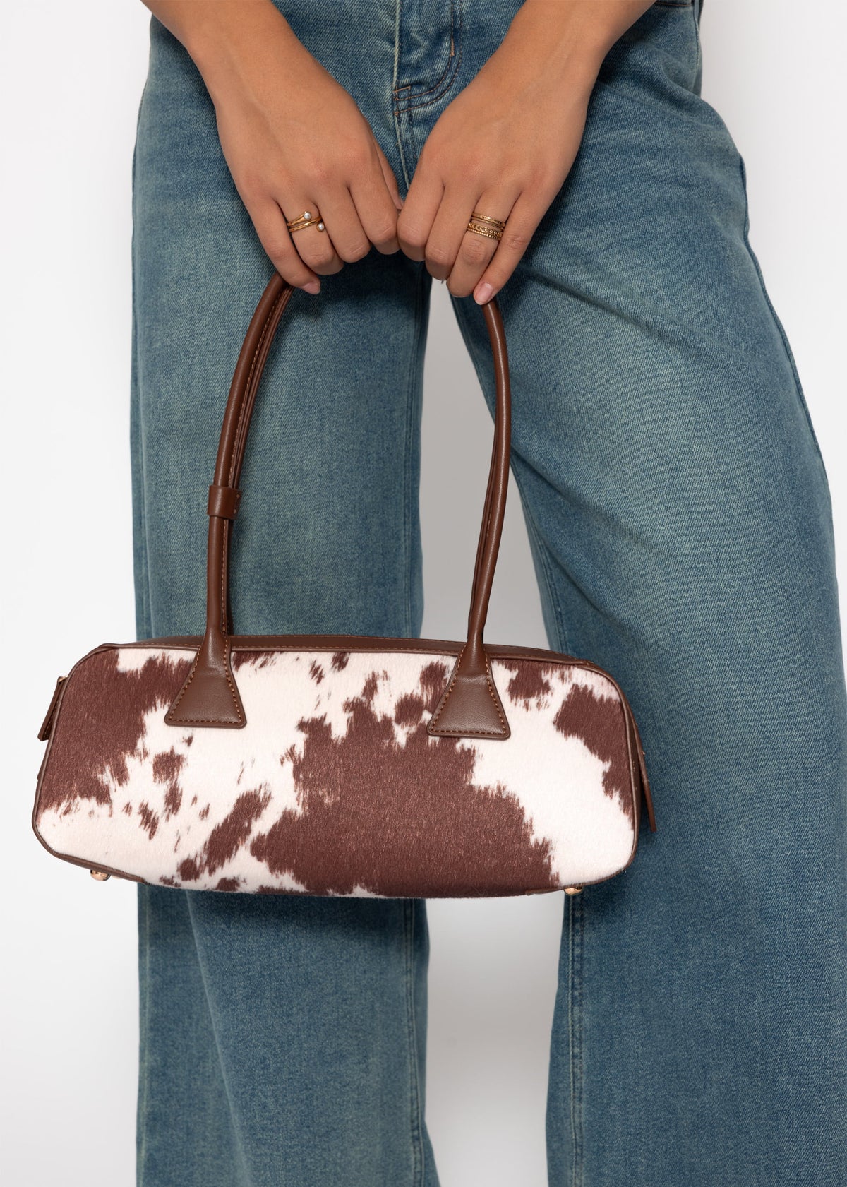 Shoulder bag made of synthetic leather with cow print - brown 