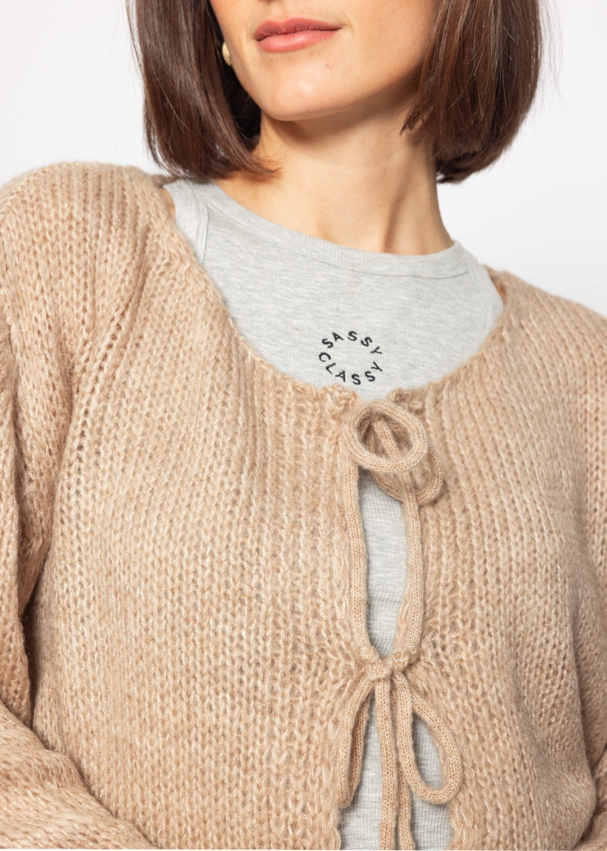 Strickjacke mit Schleifenverschluss - beige