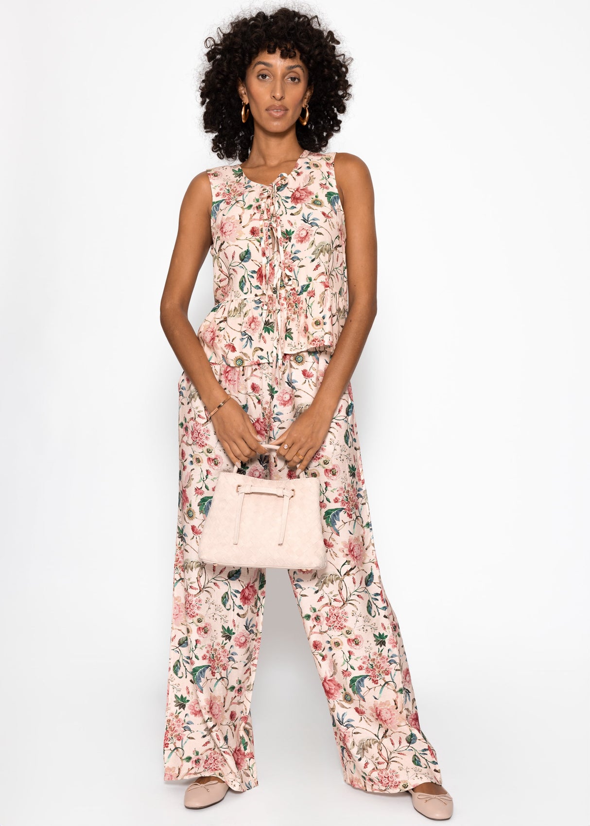 Top with tapes and floral pressure - beige