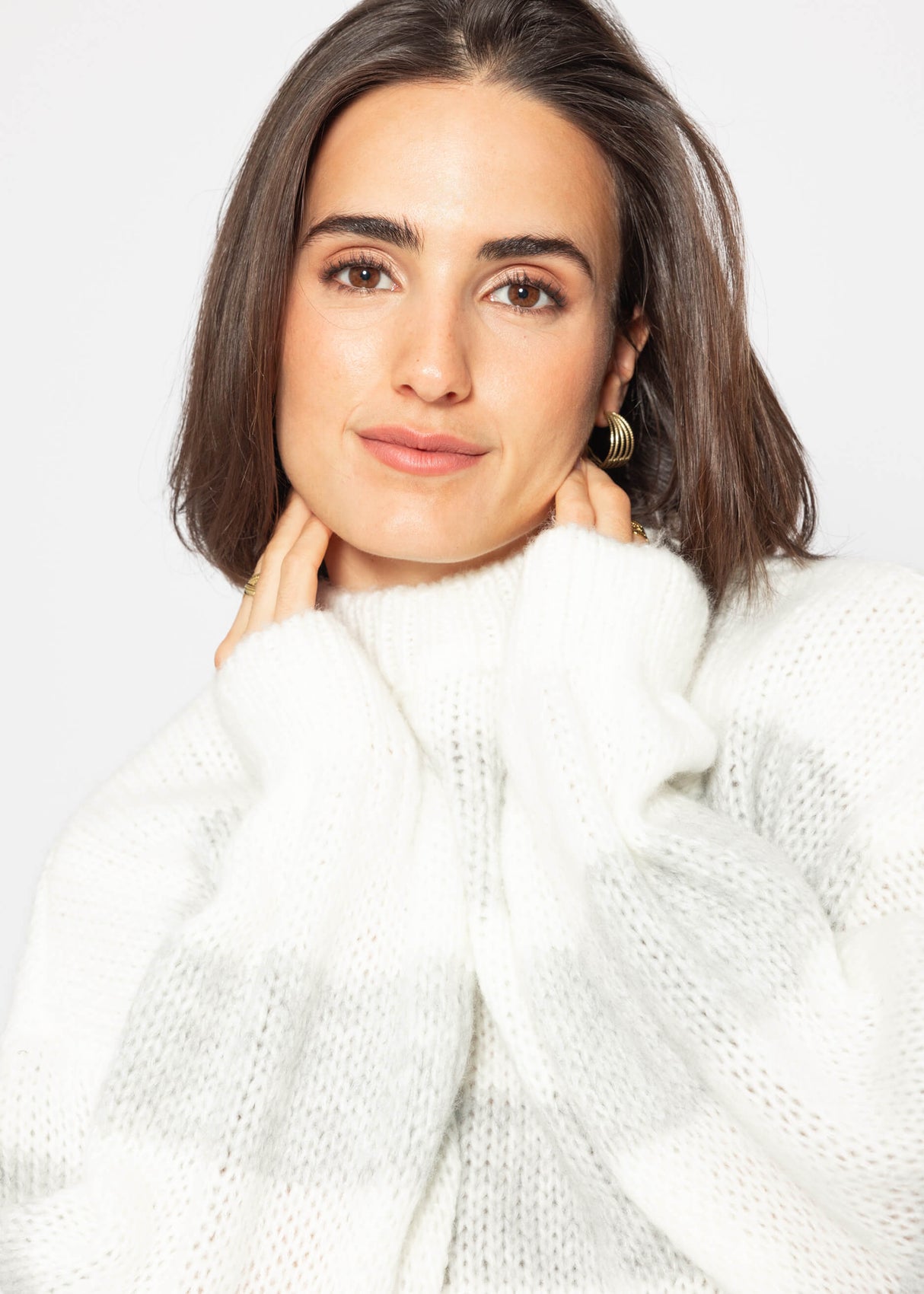 Weicher, gestreifter Strickpullover - offwhite-grau