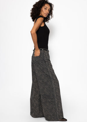 Wide Baggy jeans with Leo-Print-Braun