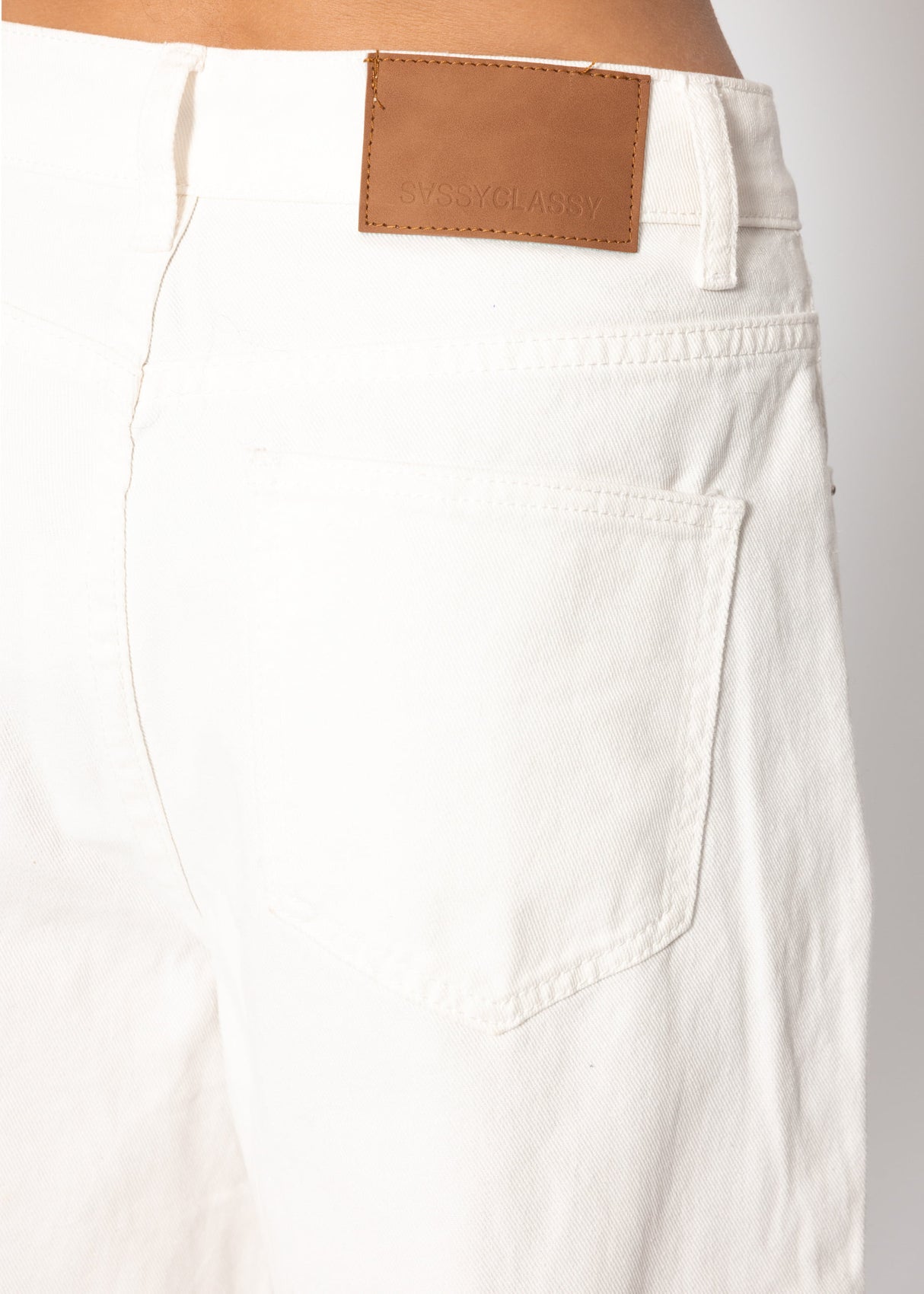 Wide Leg Jeans with a high covenant - off-white