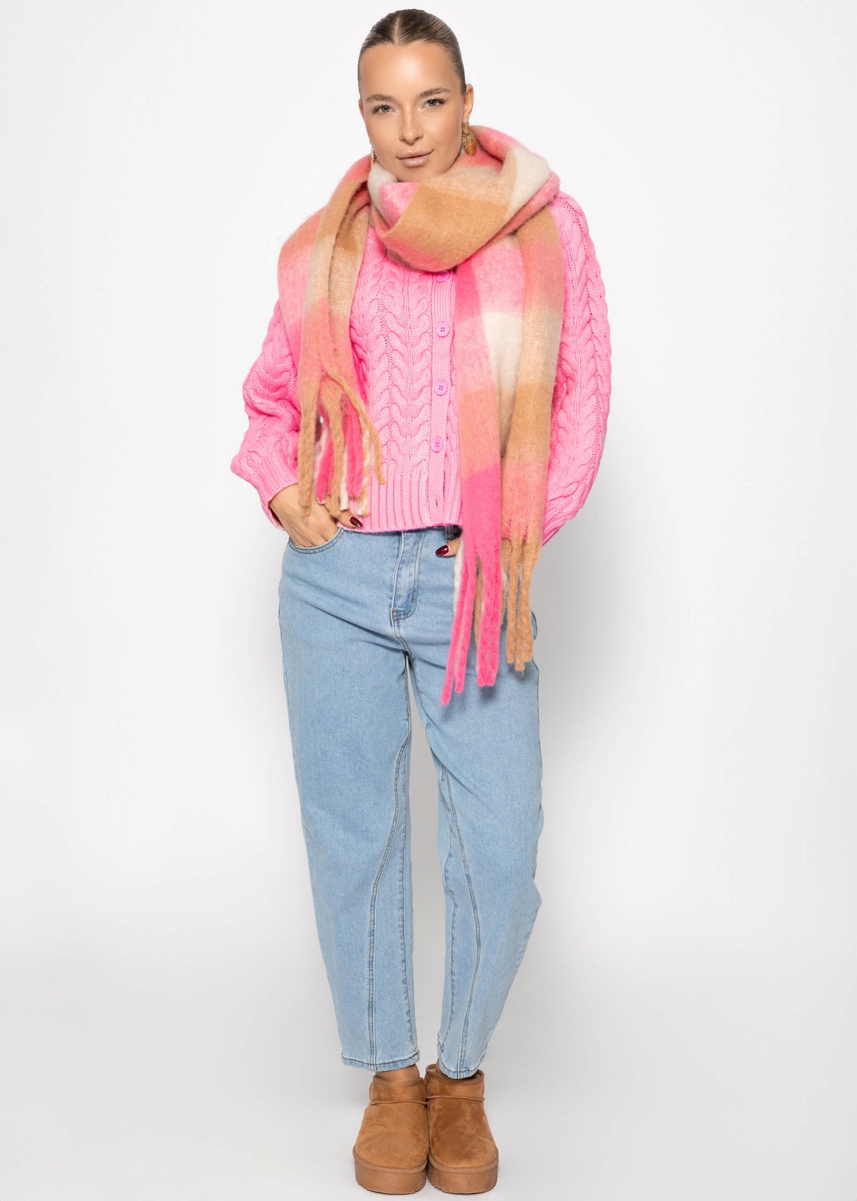 Cardiac cardigan with a circular neckline - pink