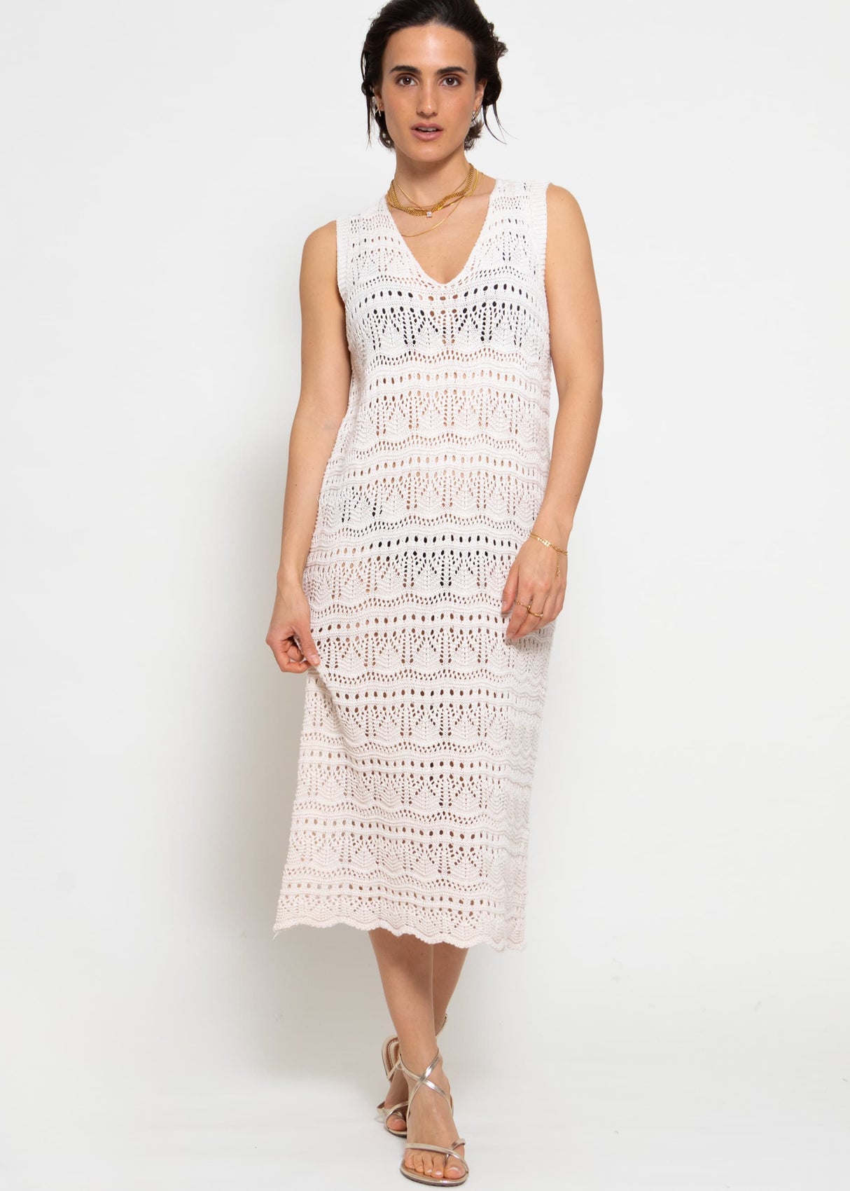 Sleeveless knitted dress with textured pattern - light beige