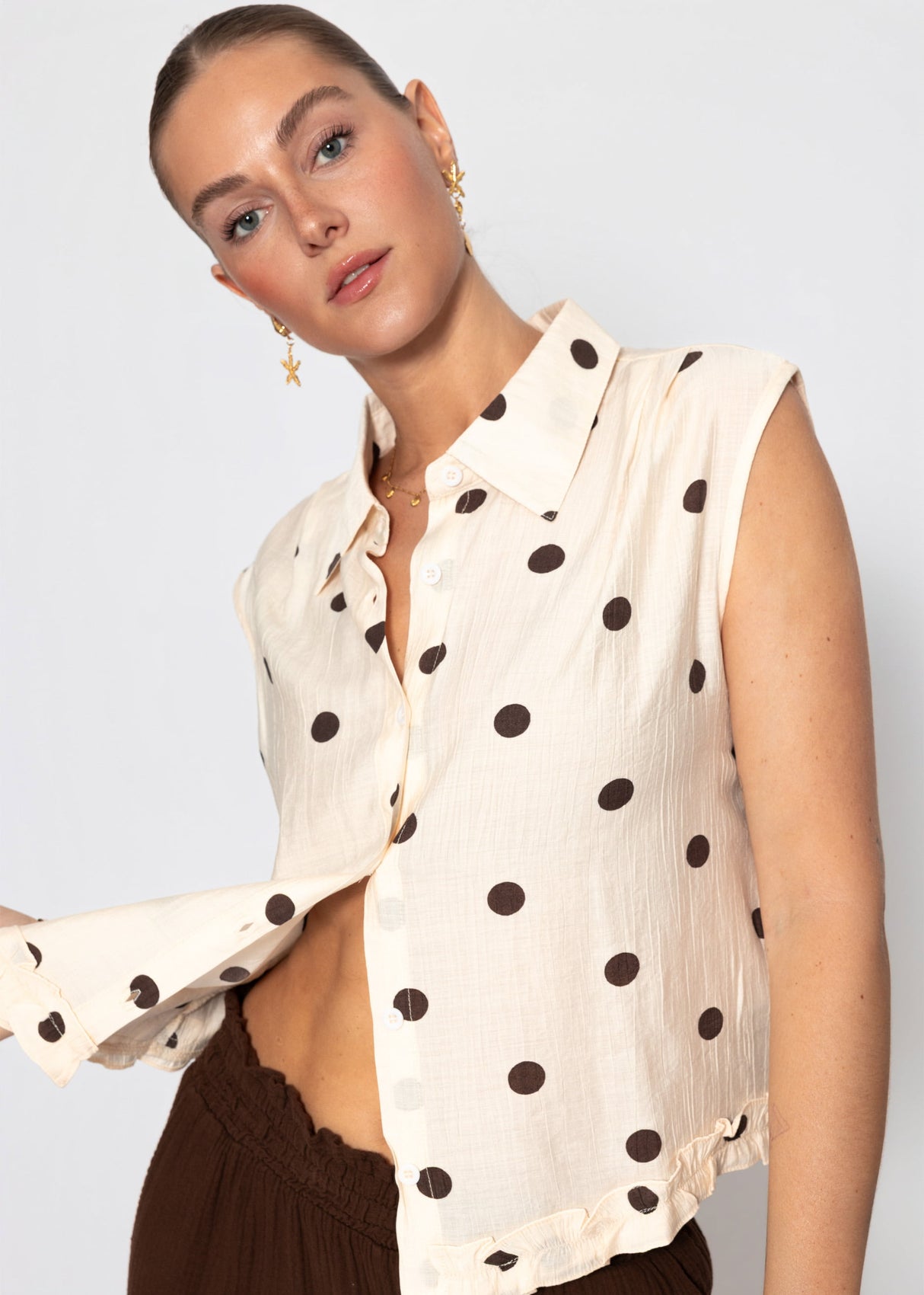 Ärmellose Chiffon Bluse mit Punktemuster - creme