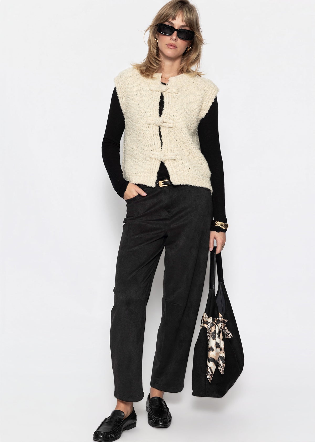 Sleeveless waistcoat with toggle fastening - off-white