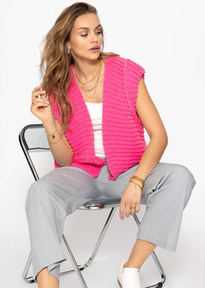 Sleeveless knitted vest with structured shoulders - pink
