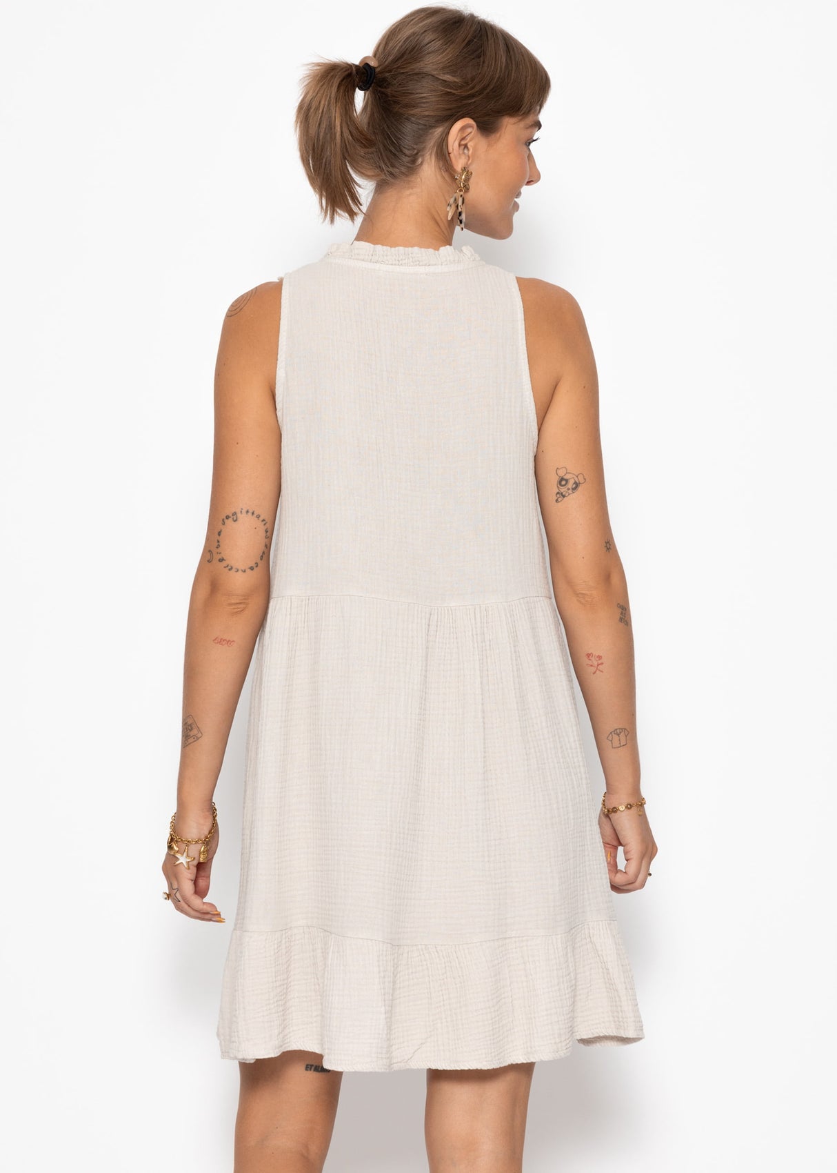 Small Musselin dress with ruffles - beige