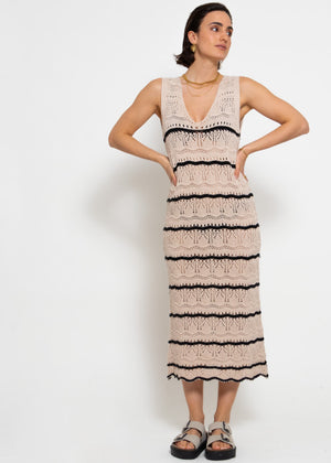 Sleeveless knitted dress with textured pattern - beige-black