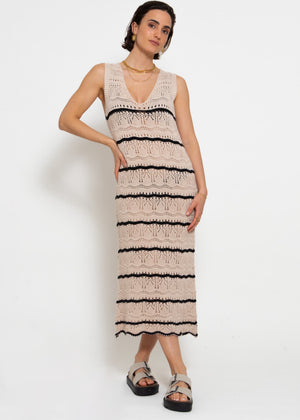 Sleeveless knitted dress with textured pattern - beige-black