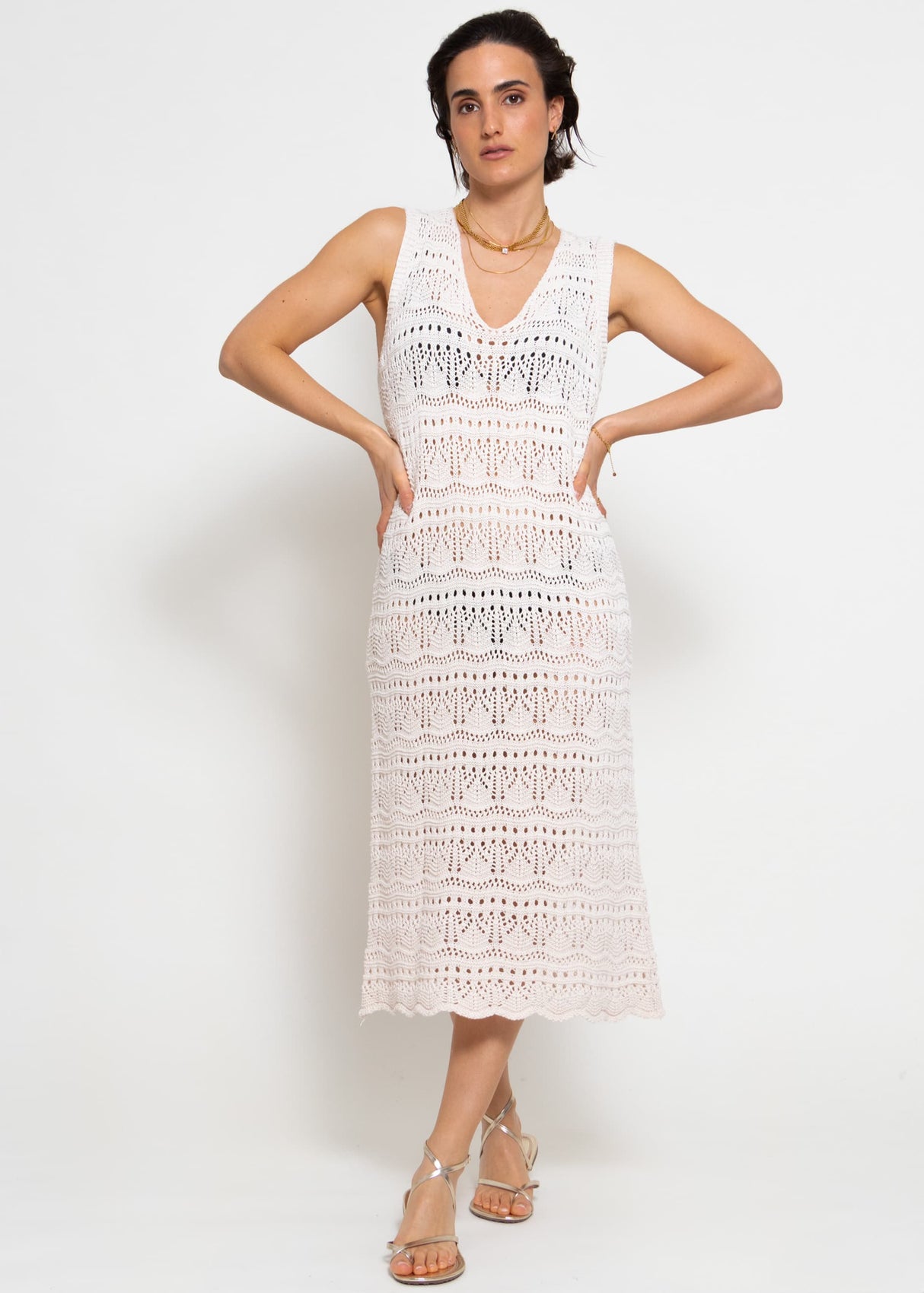 Sleeveless knitted dress with textured pattern - light beige