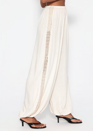 Ballonhose mit Spitzeneinsätzen - beige