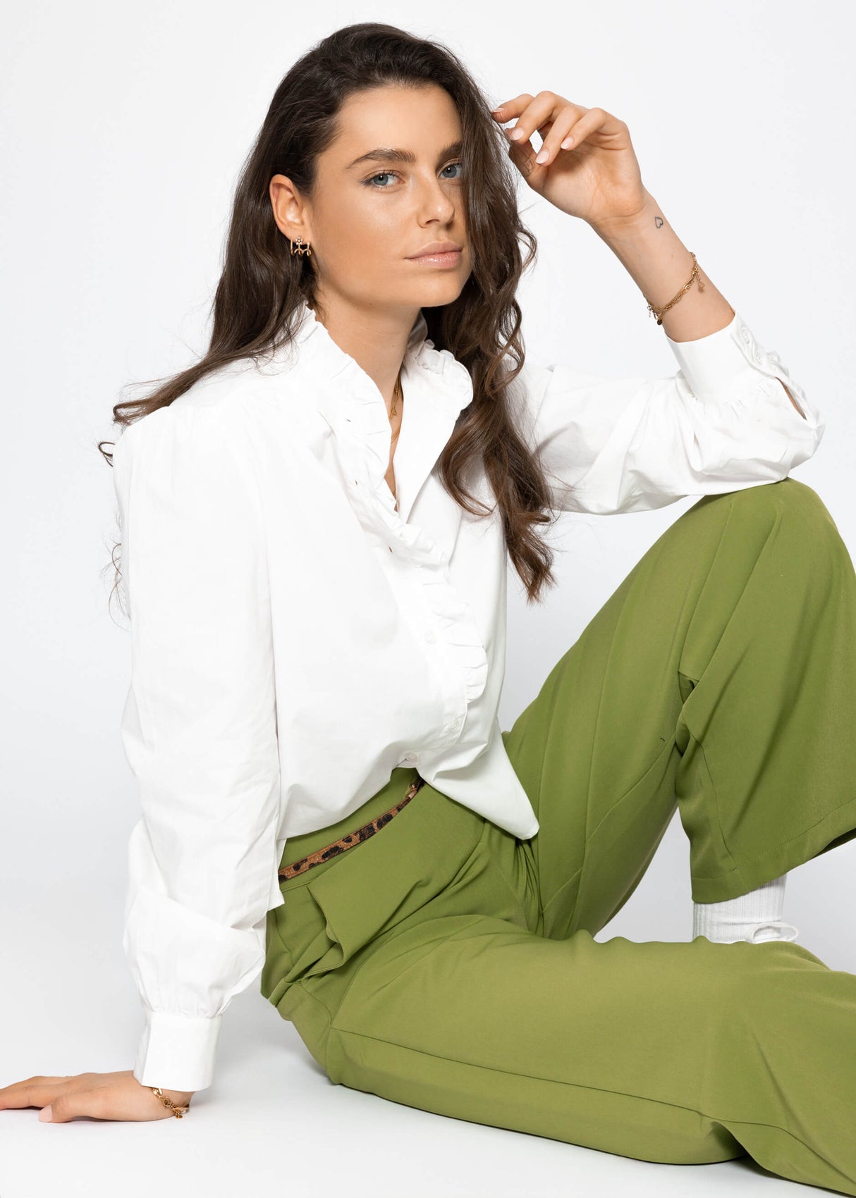 Cotton blouse with ruffles - white