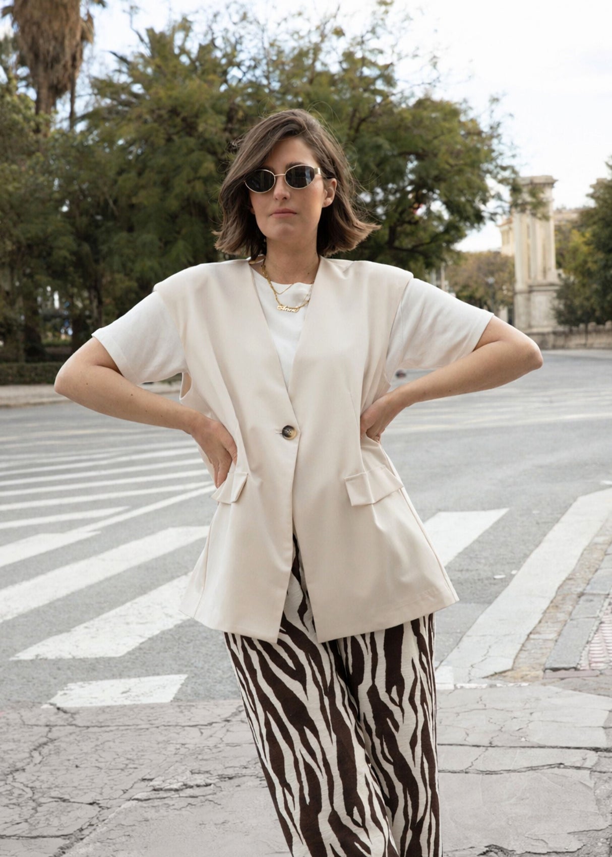 Oversized v-neck blazer vest - beige