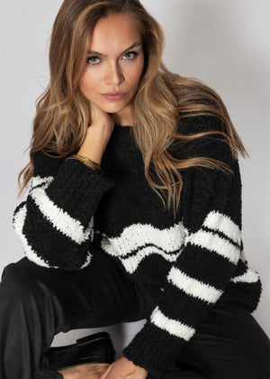 Bouclé Pullover mit Streifenmuster - schwarz
