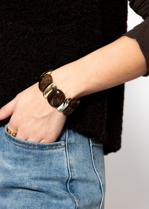 Breites Armband mit goldfarbenen Elementen - dunkelbraun