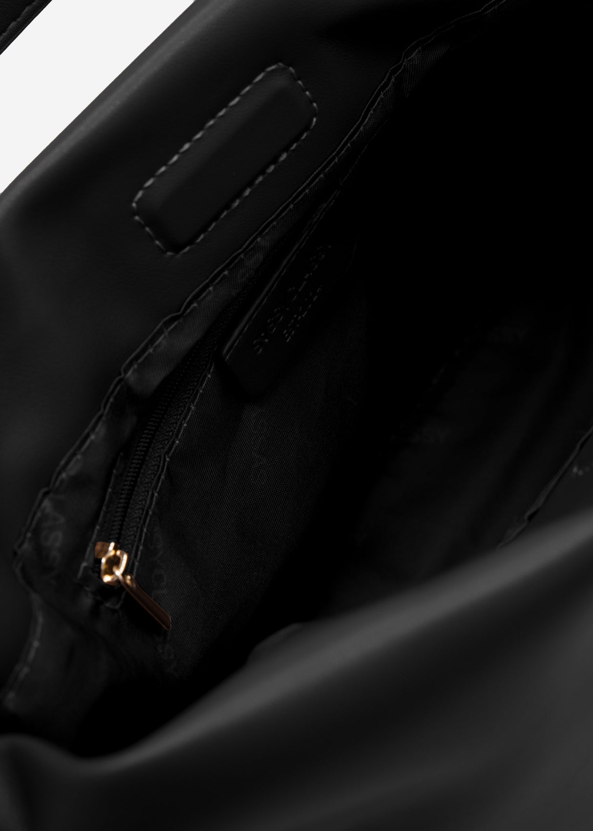 Bucket bag made of faux leather - black