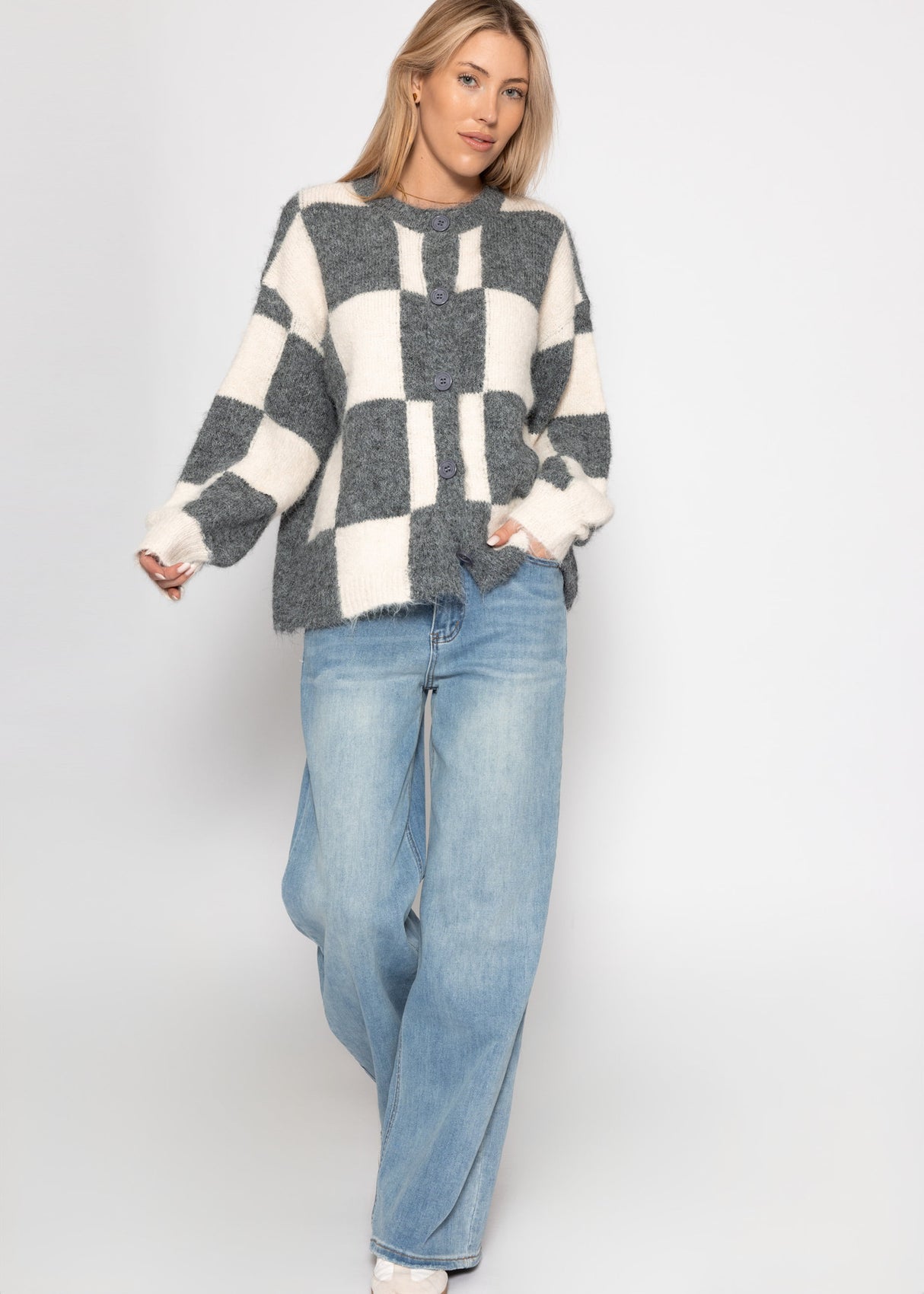 Cardigan in check pattern - gray