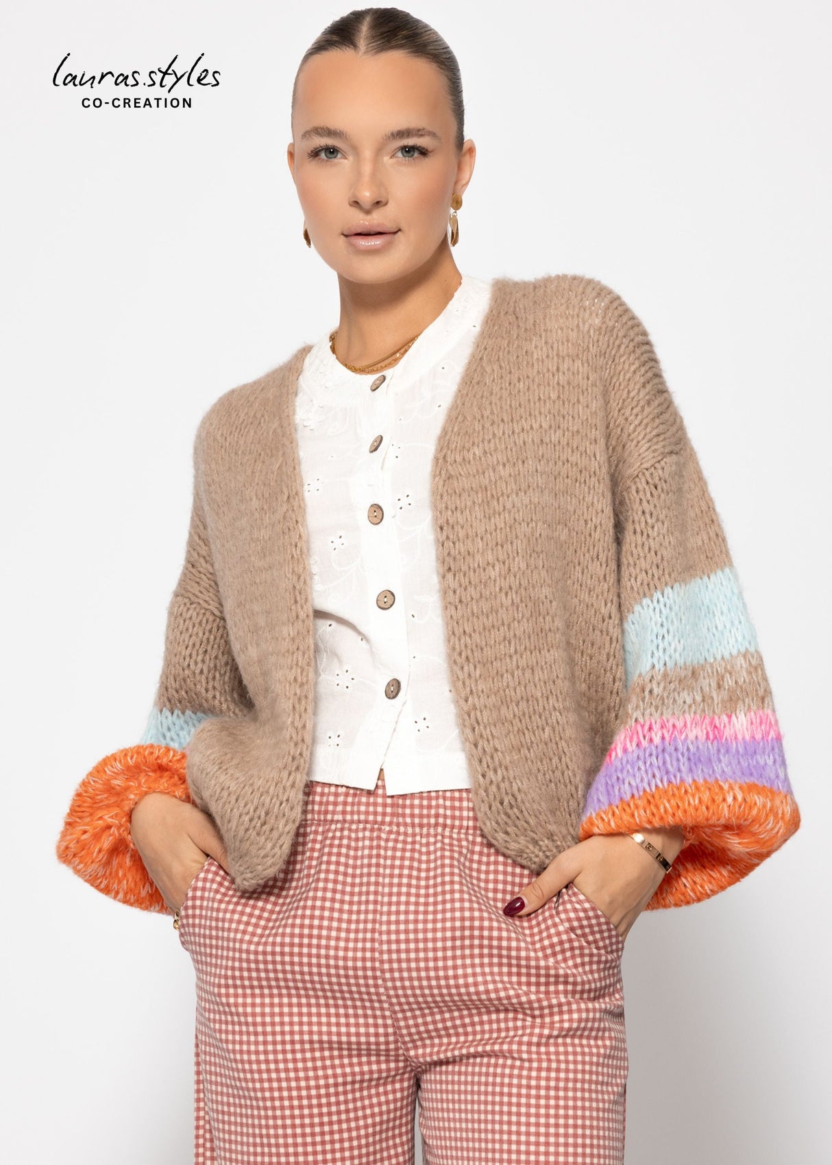 Cardigan mit bunten Statement-Ärmeln - beige