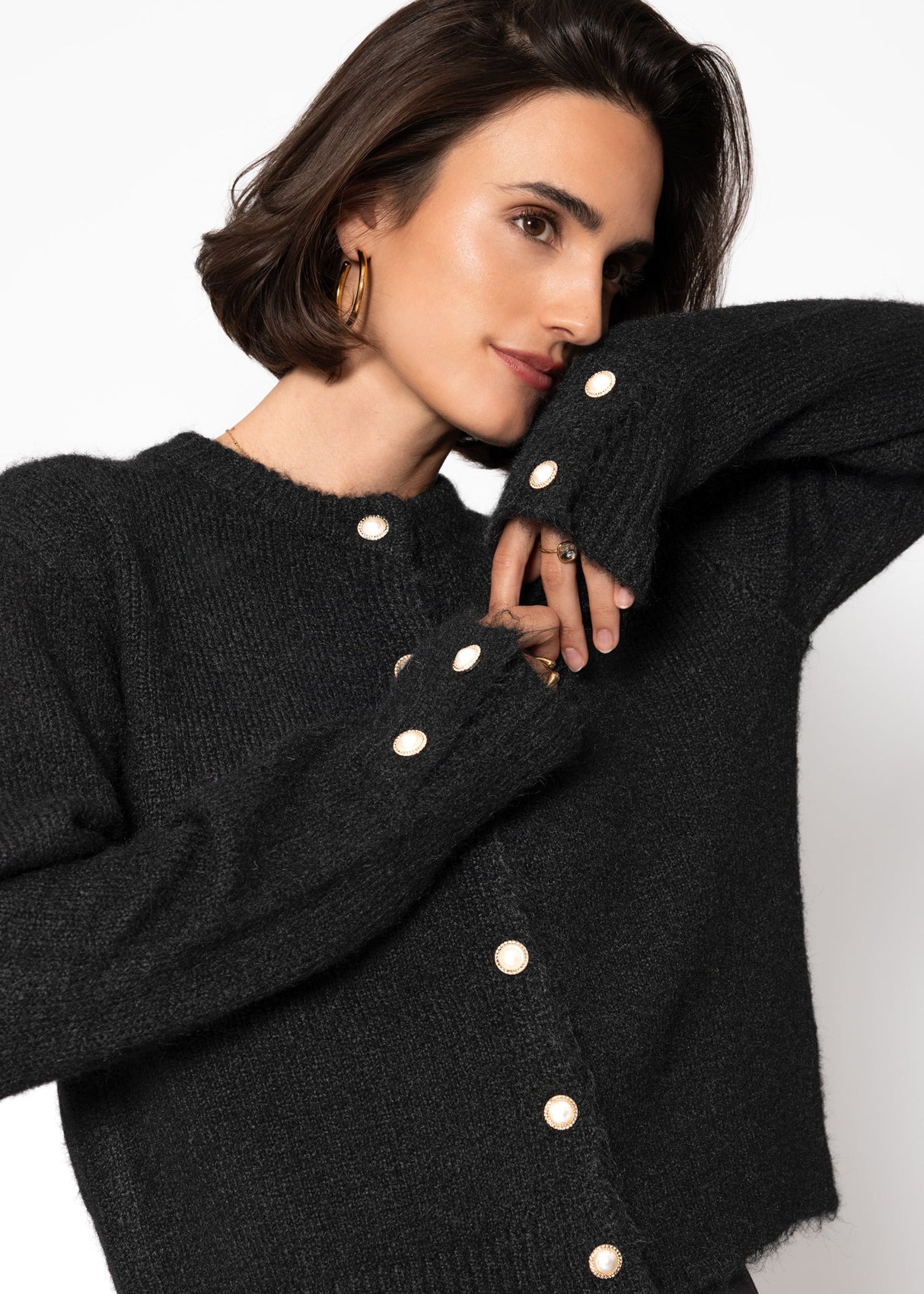 Cardigan mit Perlenknöpfen - schwarz