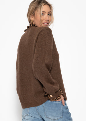 Cardigan with ruffles in leopard print - brown