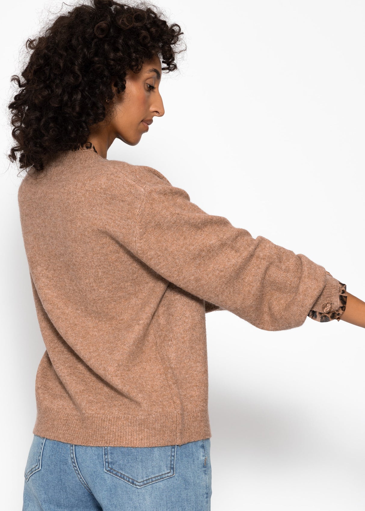 Cardigan with ruffles in leopard print - camel