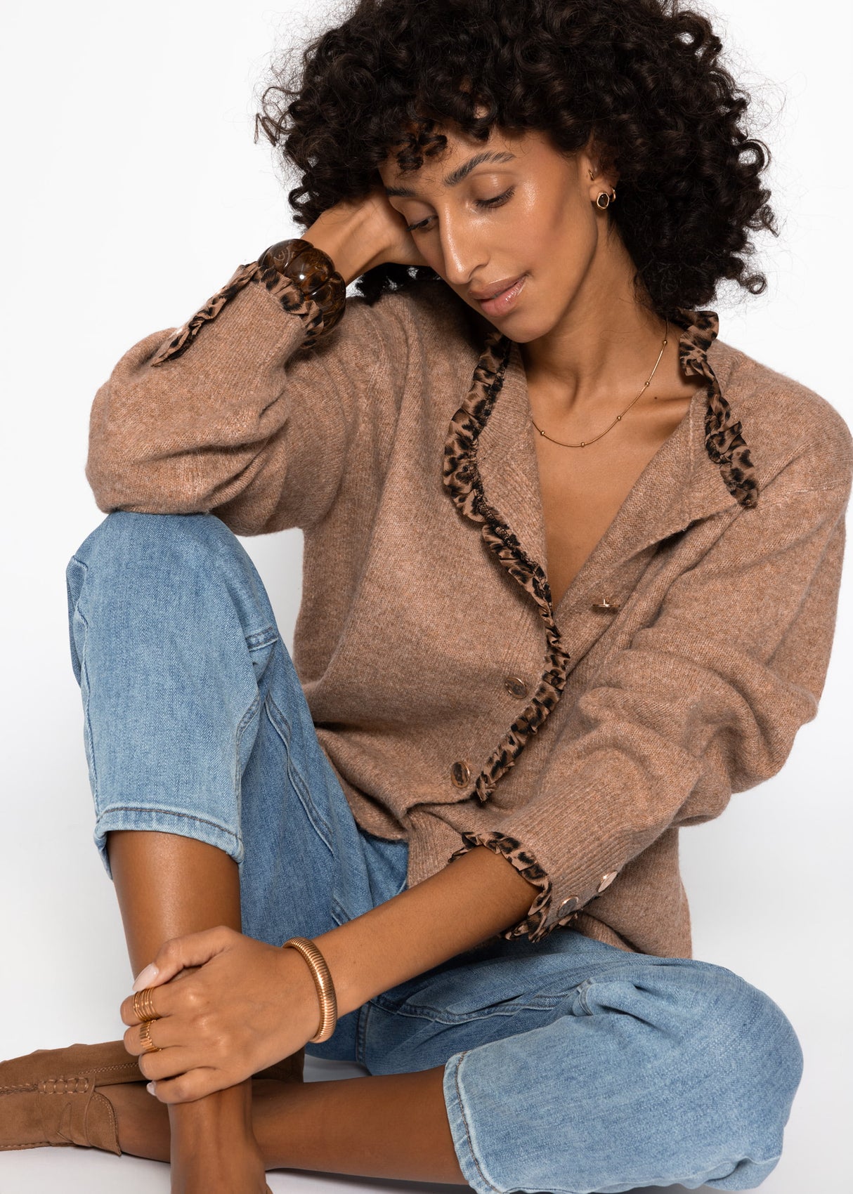 Cardigan with ruffles in leopard print - camel