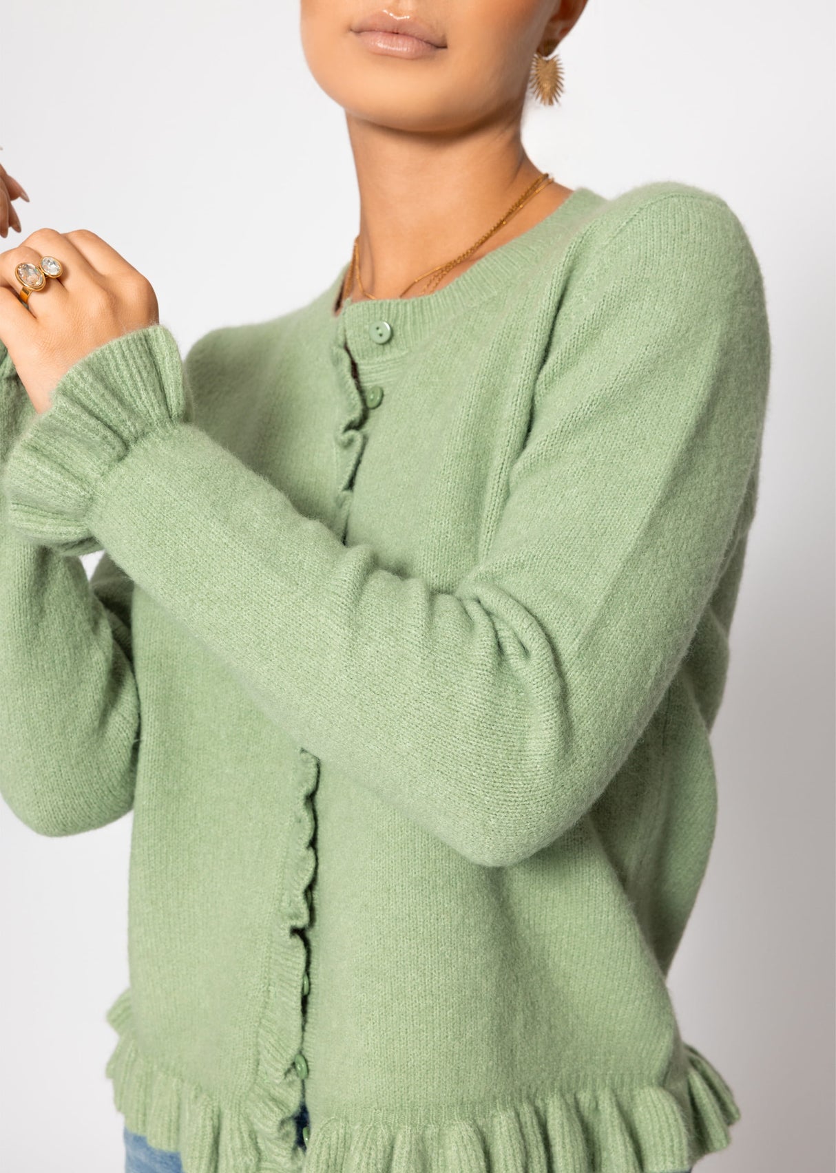 Cardigan mit Rüschen - salbeigrün