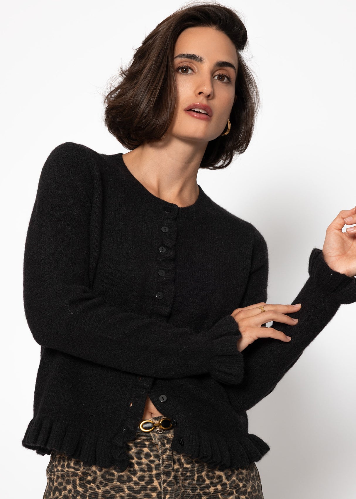 Cardigan with ruffles - black