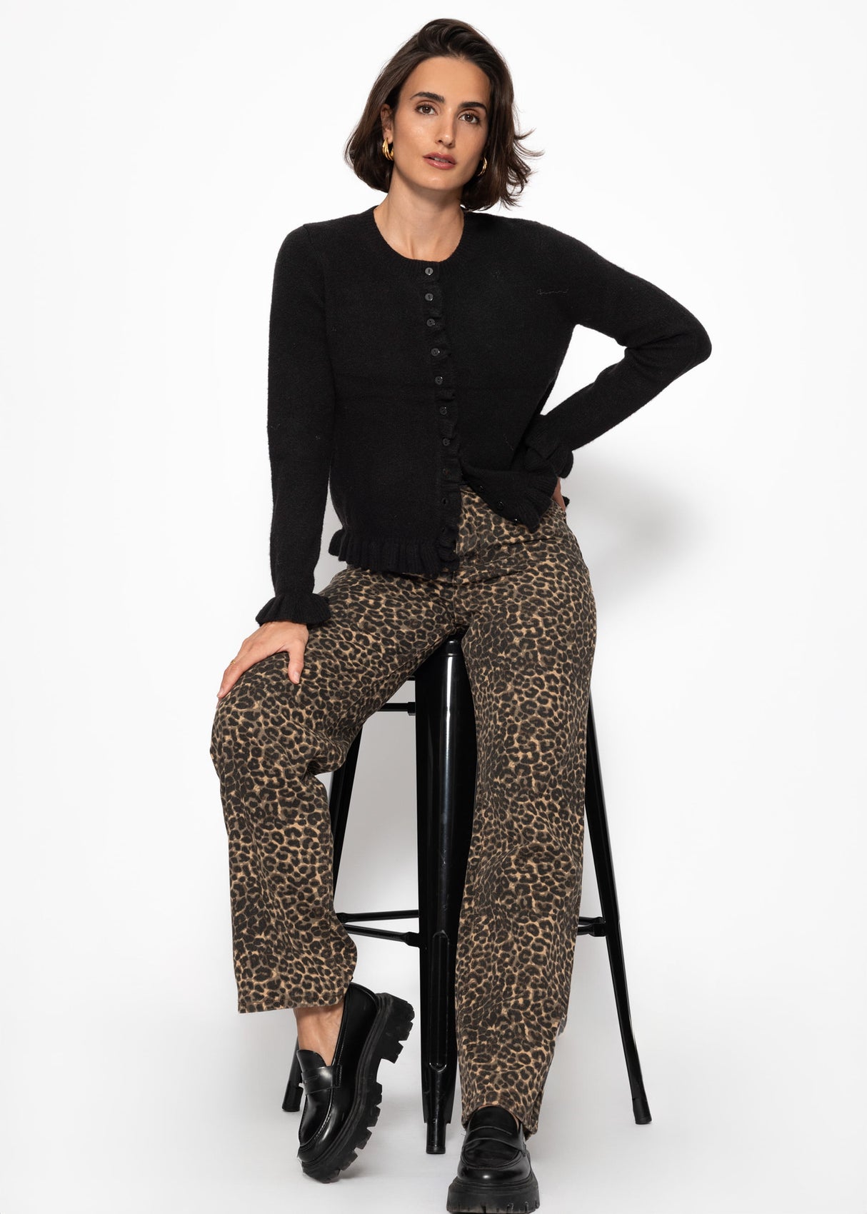 Cardigan with ruffles - black