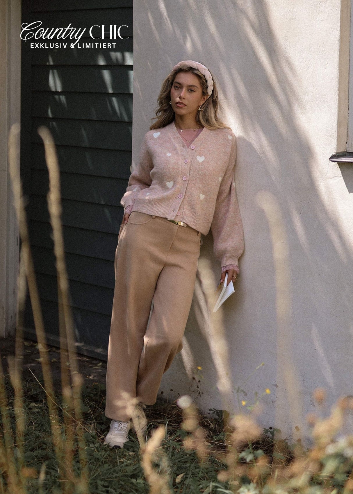 Cardigan mit weißen Herzen - beige