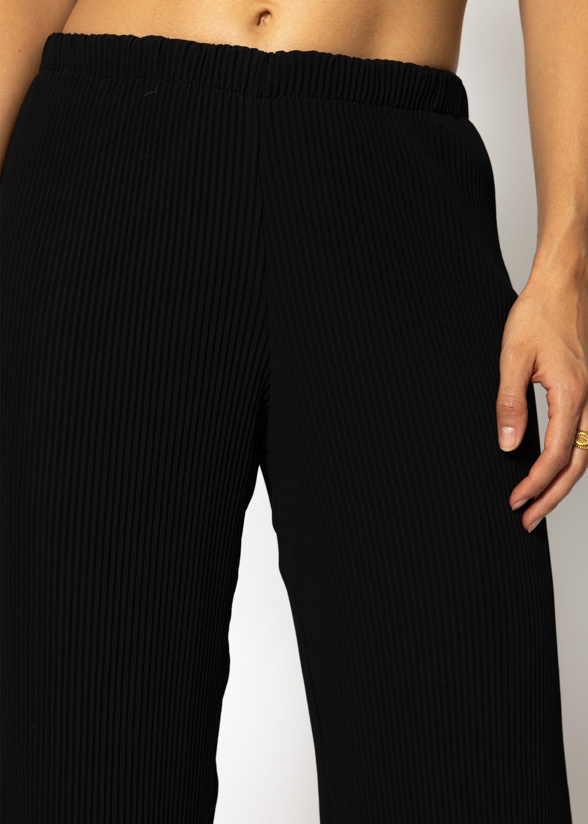 Plissee Hose mit weitem Bein - schwarz